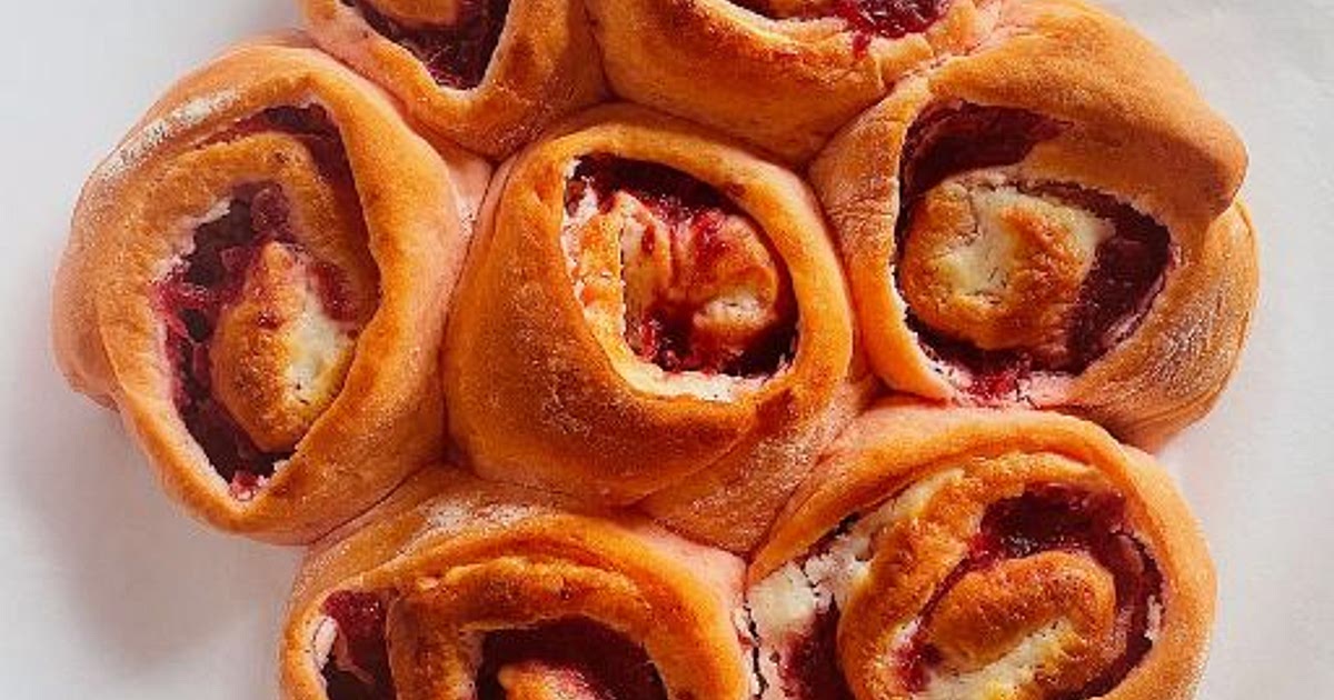 Strawberry Cheesecake Cinnamon Rolls Recipe | Samsung Food App