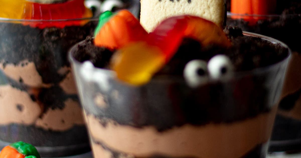 Halloween Dirt Cups - Worms and Dirt Halloween Desserts Recipe | Samsung Food App
