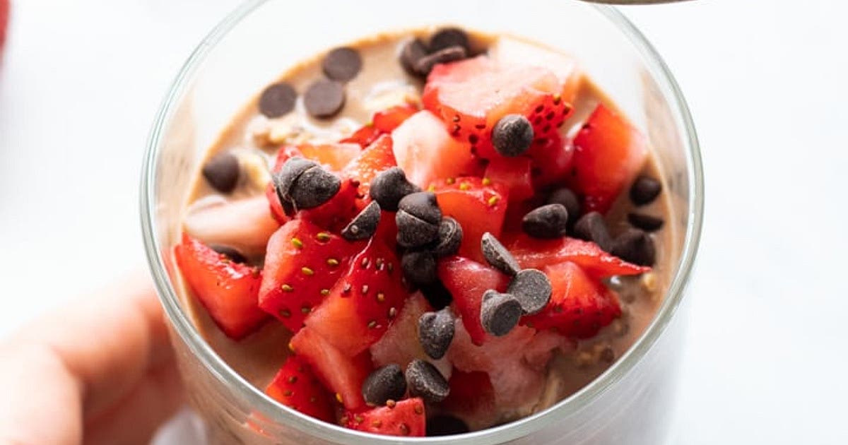 Low FODMAP Chocolate Strawberry Overnight Oats Recipe | Samsung Food App