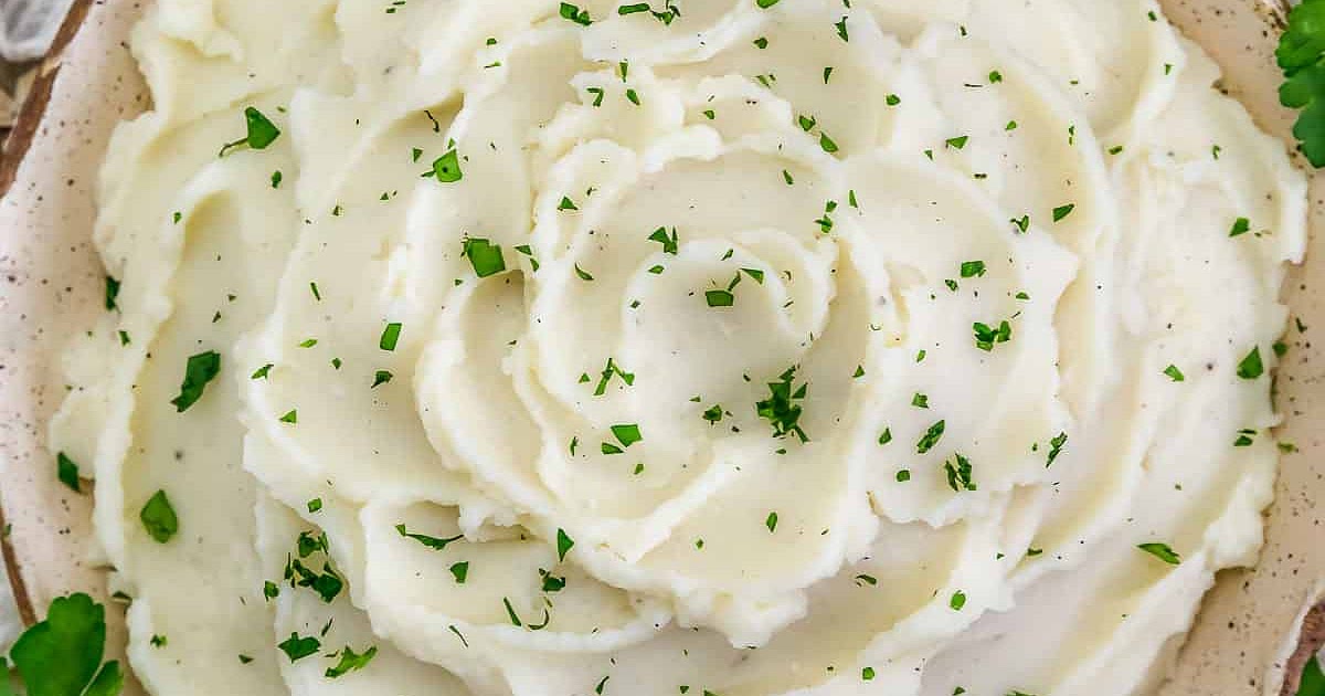 Vegan Roasted Garlic Mashed Potatoes Recipe | Samsung Food App