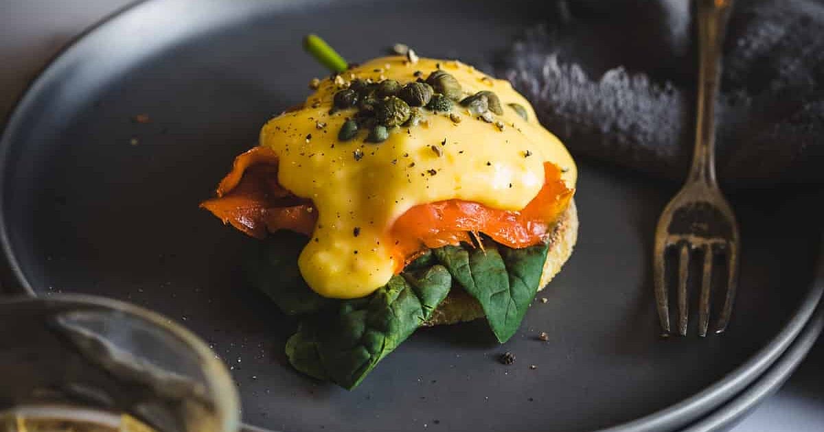 Smoked salmon eggs benedict recipe with hollandaise sauce Recipe | Samsung Food App