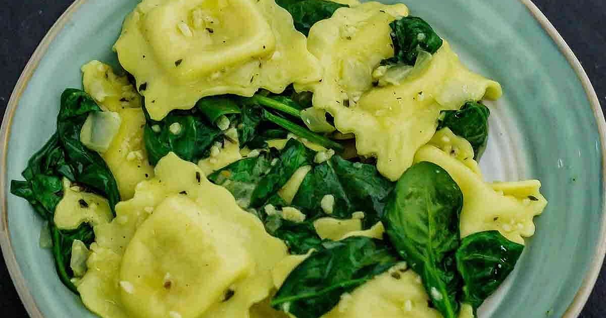 Garlic Butter Ravioli with Spinach Recipe | Samsung Food App