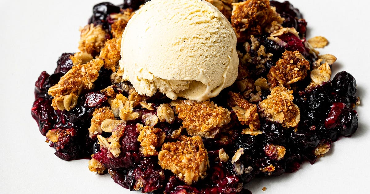 Berry Crisp with Mixed Frozen Berries Recipe | Samsung Food App