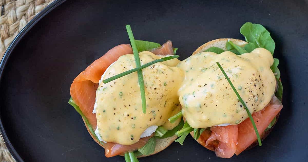 Smoked salmon eggs benedict breakfast Recipe | Samsung Food App