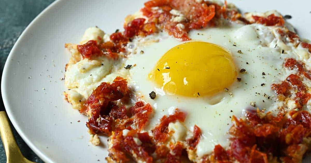 Sun Dried Tomato and Feta Fried Eggs Recipe | Samsung Food App