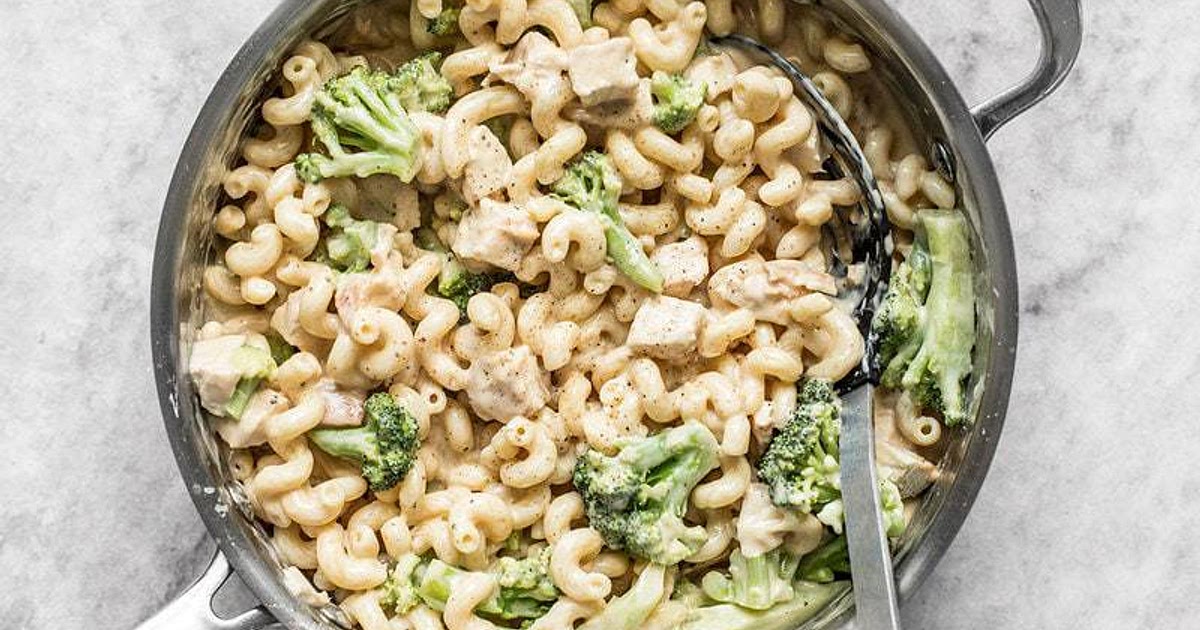 White Cheddar Mac and Cheese with Chicken and Broccoli Recipe | Samsung Food App