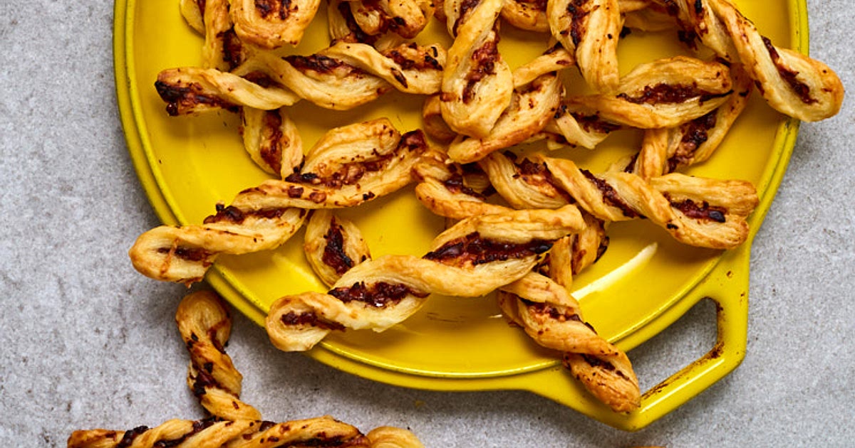 Cheese and Pickle Twists | Slimming & Weight Watchers Friendly Recipe | Samsung Food App