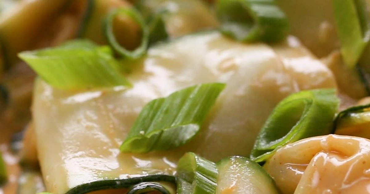 5-Ingredient Zucchini Noodles With Spicy Peanut Sauce Recipe by Tasty | Samsung Food App