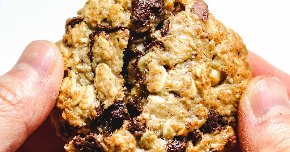 Air Fryer Tahini Oatmeal Chocolate Chunk Cookies Recipe | Samsung Food App