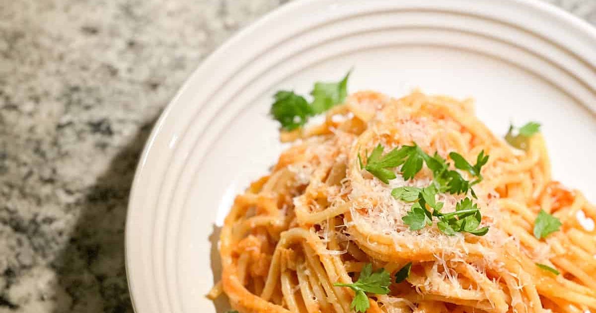 Tomato and Garlic Confit Pasta Recipe | Samsung Food App