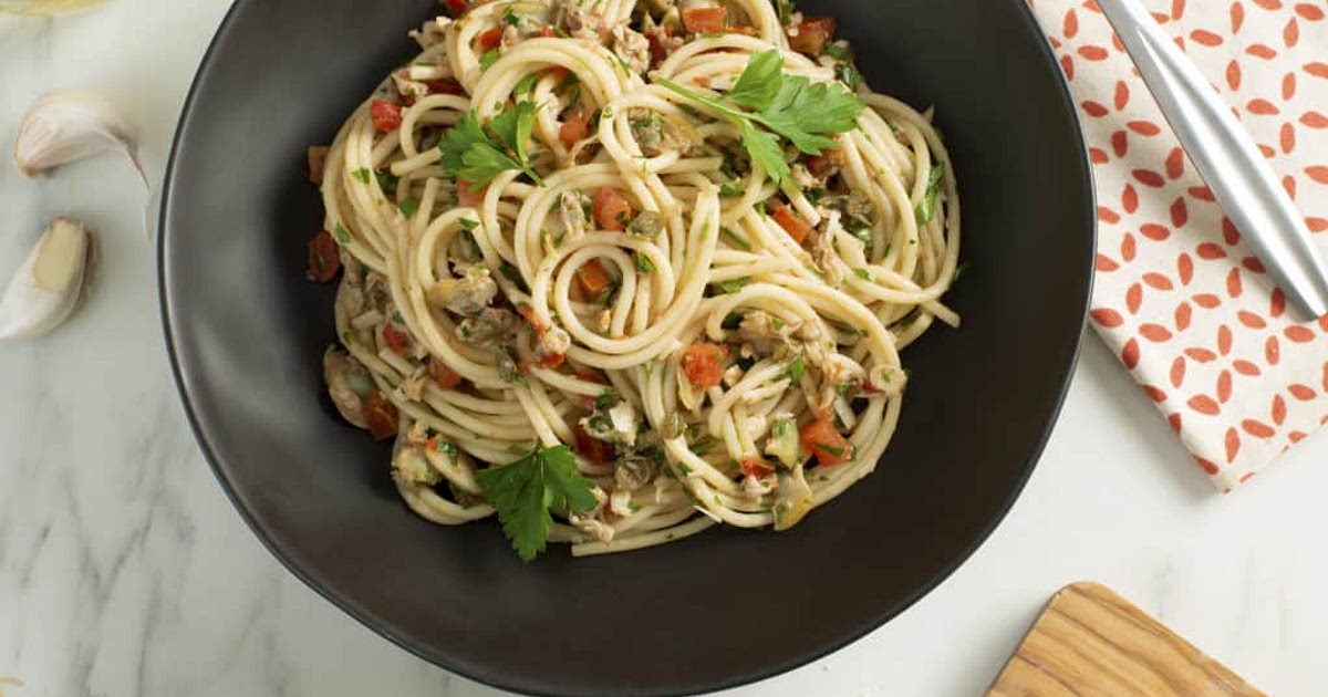 Clam and Tomato Spaghetti Aglio e Olio Recipe | Samsung Food App