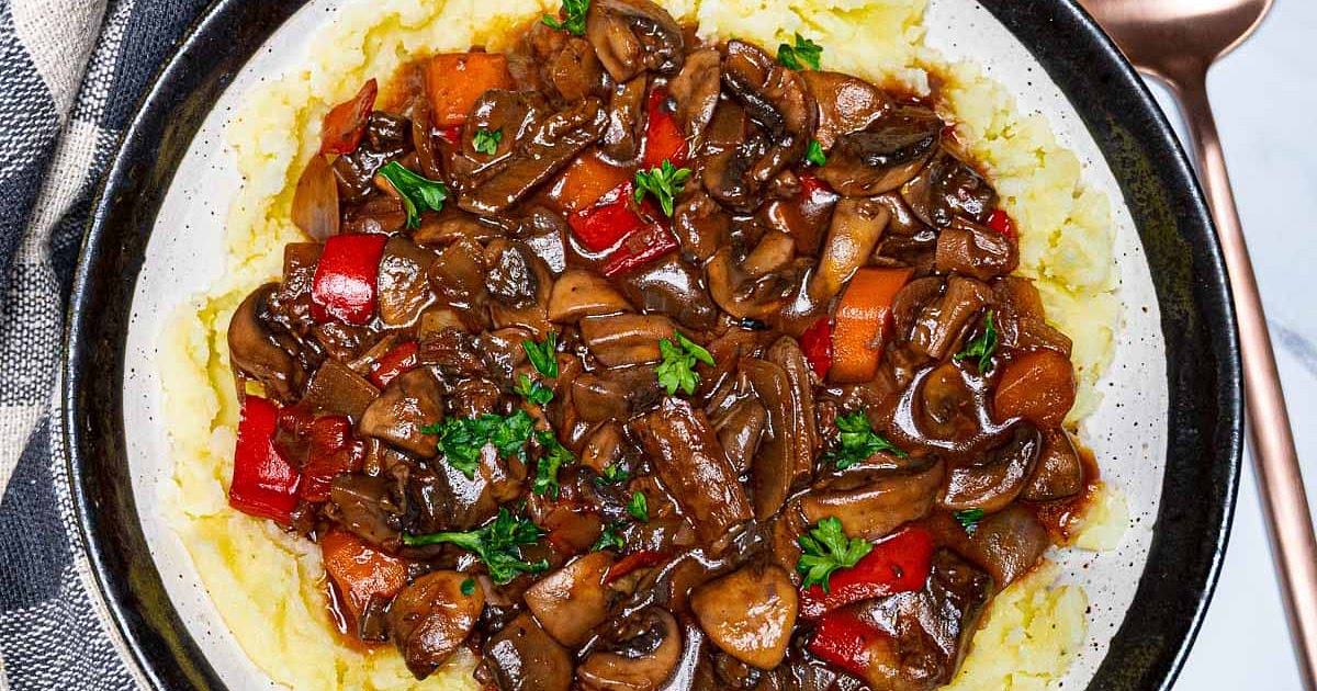 Easy Vegan Mushroom Bourguignon Recipe | Samsung Food App