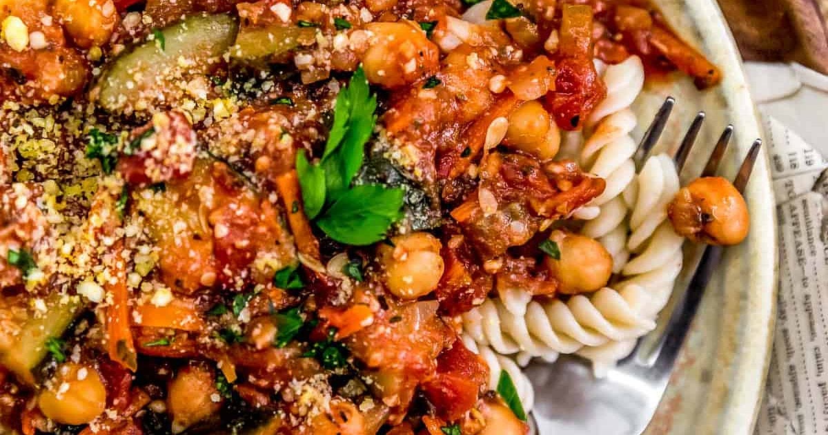 Italian Stewed Zucchini and Chickpeas Recipe | Samsung Food App