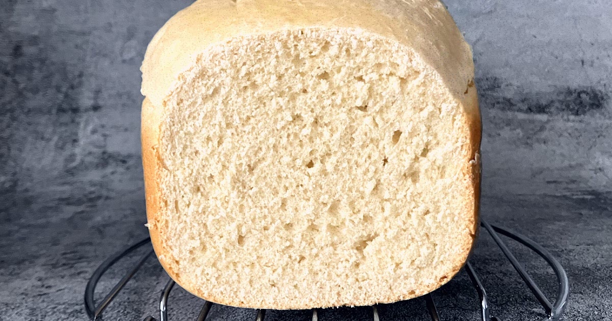 White Spelt Sandwich Loaf (made in a Bread Machine) Recipe | Samsung Food App