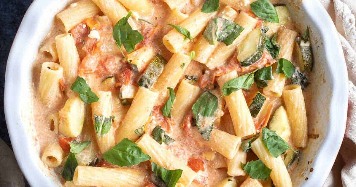 Baked Feta Pasta with Tomatoes and Courgettes Recipe | Samsung Food App