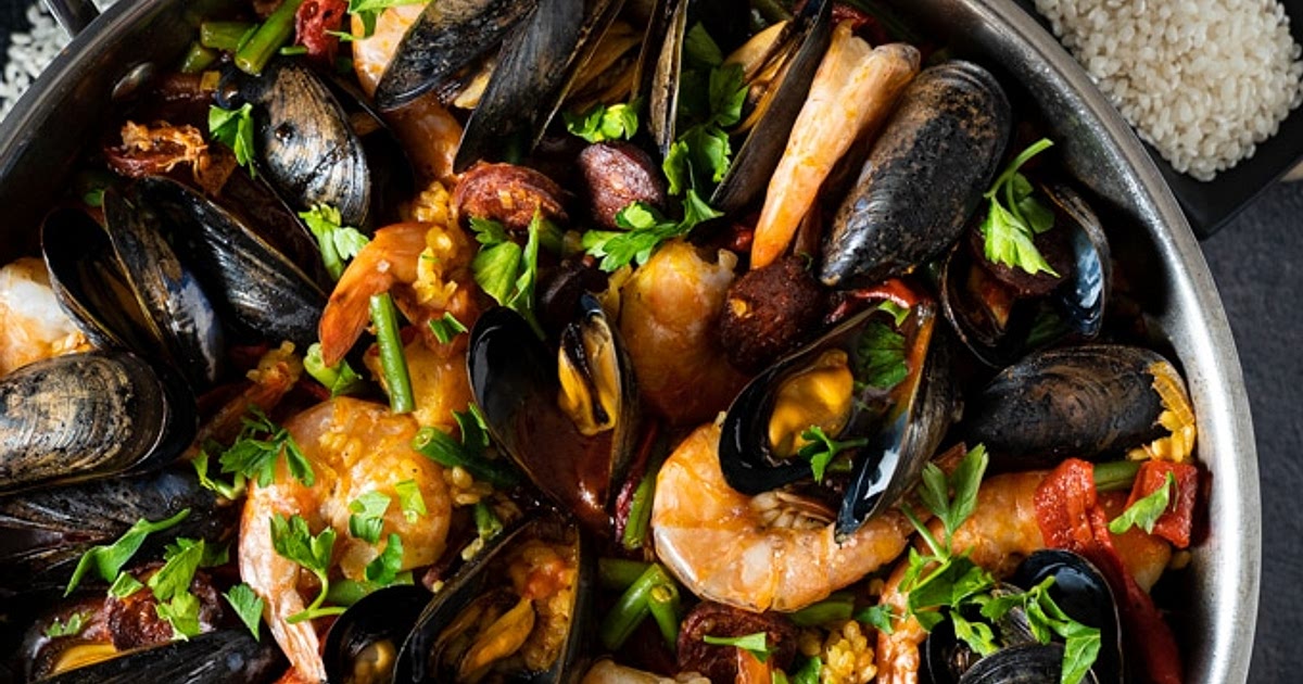 Peaya Paella with chicken, chorizo and seafood Recipe | Samsung Food App