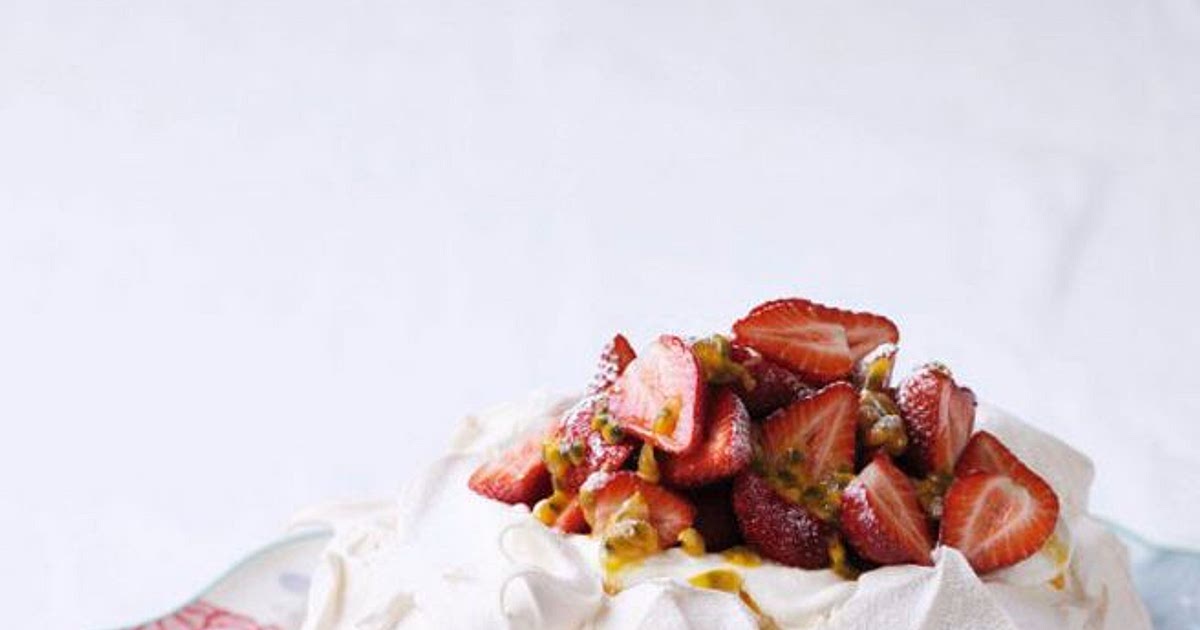 Strawberry and Passion Fruit Pavlova Recipe Ideas - Healthy & Easy Recipes | Samsung Food App