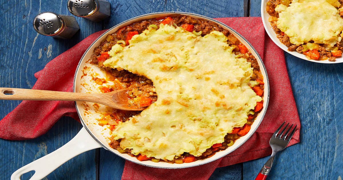 Pub-Style Shepherd’s Pie with White Cheddar & Thyme Mashed Potatoes Recipe | Samsung Food App