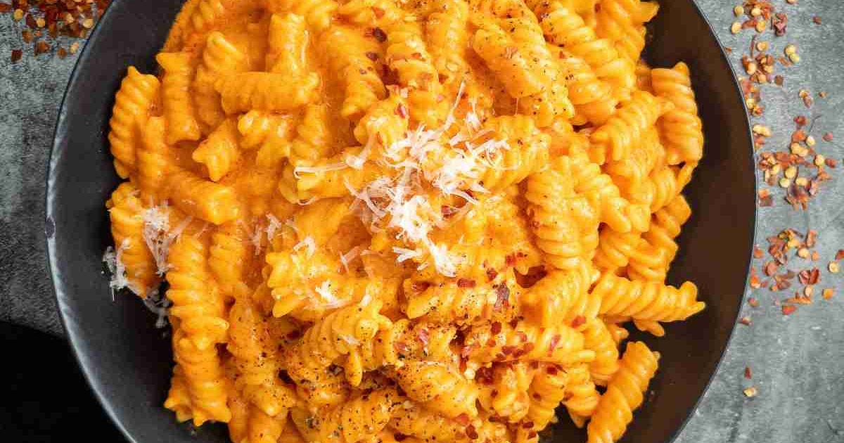Ricotta Pesto Pasta with Roasted Red Pepper Recipe | Samsung Food App