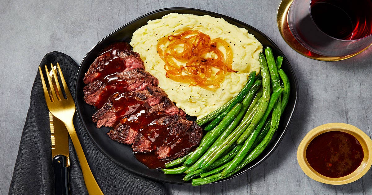 Bavette Steak in a Demi Glace Sauce with Caramelized Onion Mashed Potatoes & Roasted Green Beans Rec