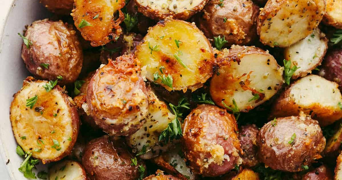 Parmesan Garlic Roasted Potatoes Recipe | Samsung Food App