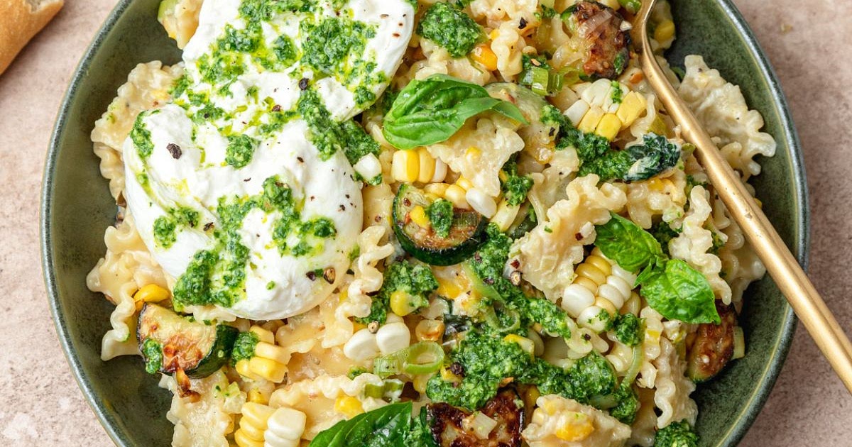Creamy Summer Pasta with Fresh Corn, Zucchini, & Burrata Recipe | Samsung Food App