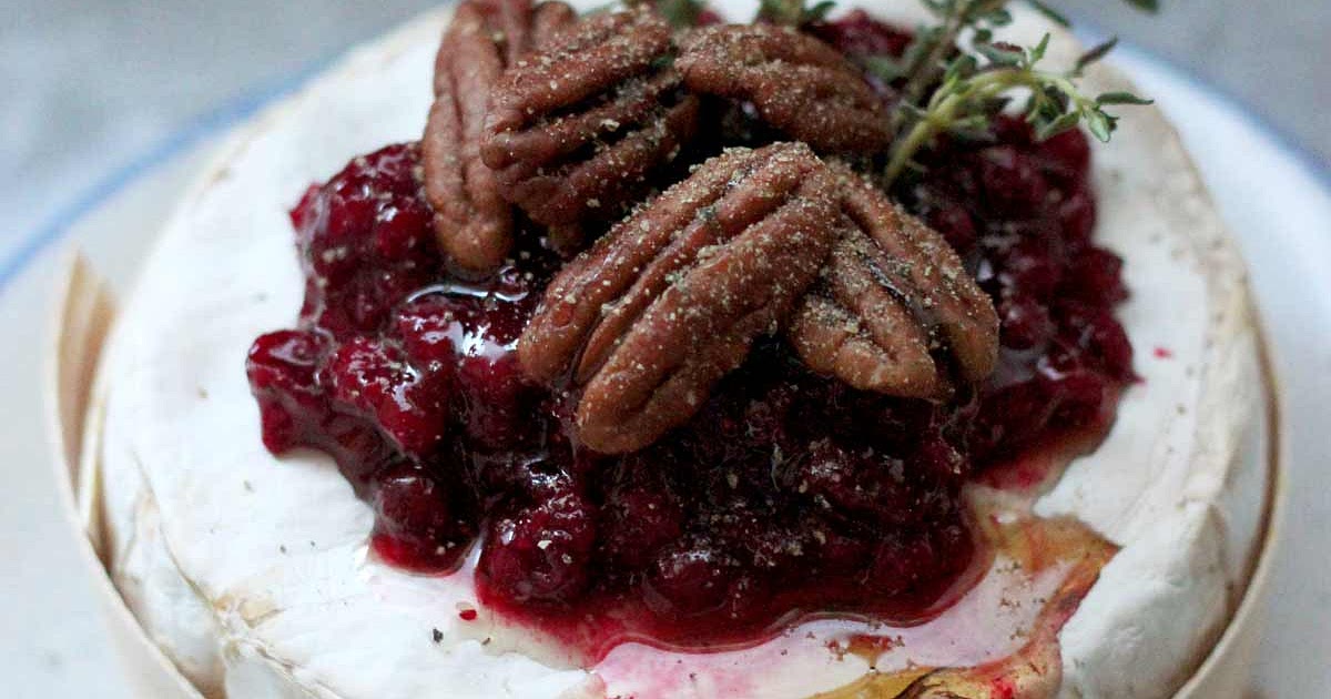 Easy Cranberry Baked Brie with Thyme Recipe | Samsung Food App