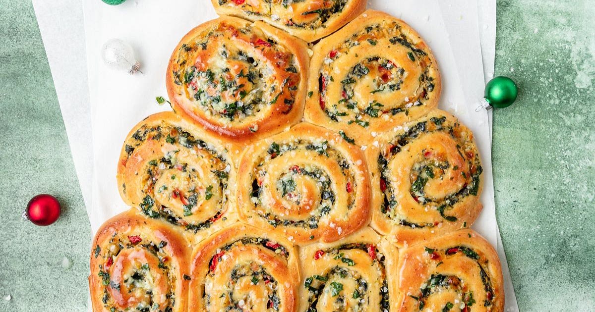 Cheesy Spinach Artichoke Rolls (Christmas Tree Shaped!) Recipe | Samsung Food App