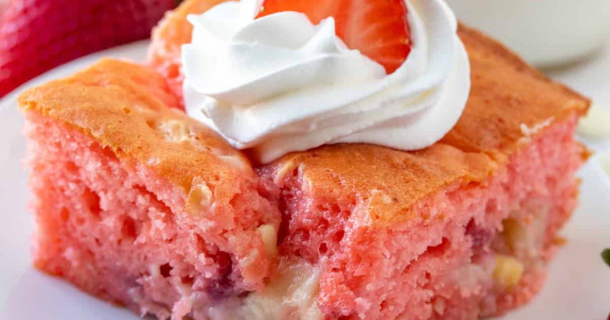 Strawberry Earthquake Cake Recipe | Samsung Food App