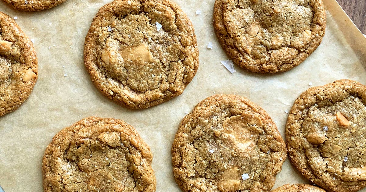 Caramelised white chocolate and macadamia cookies Recipe | Samsung Food App