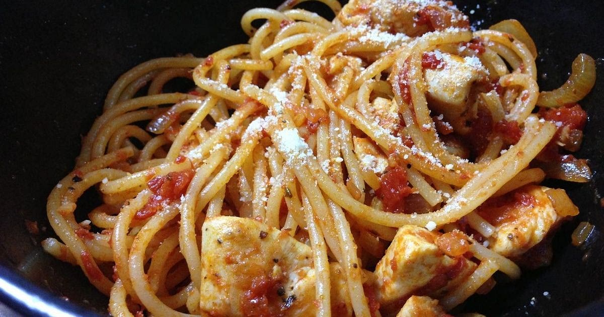 15 Minute Chicken Pasta in a Garlic Tomato Sauce Recipe | Samsung Food App